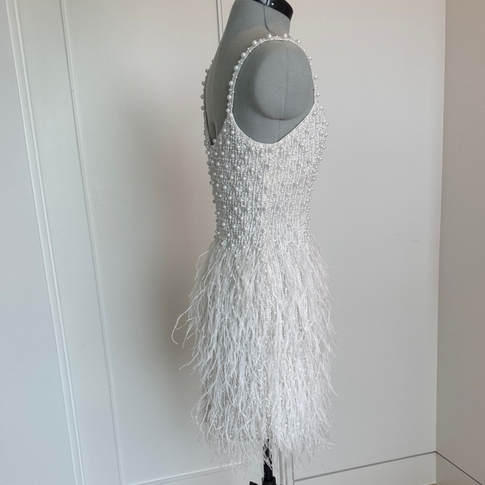 Excellent photo shoot dress or bridal event for the bride - Picture 6 of 9